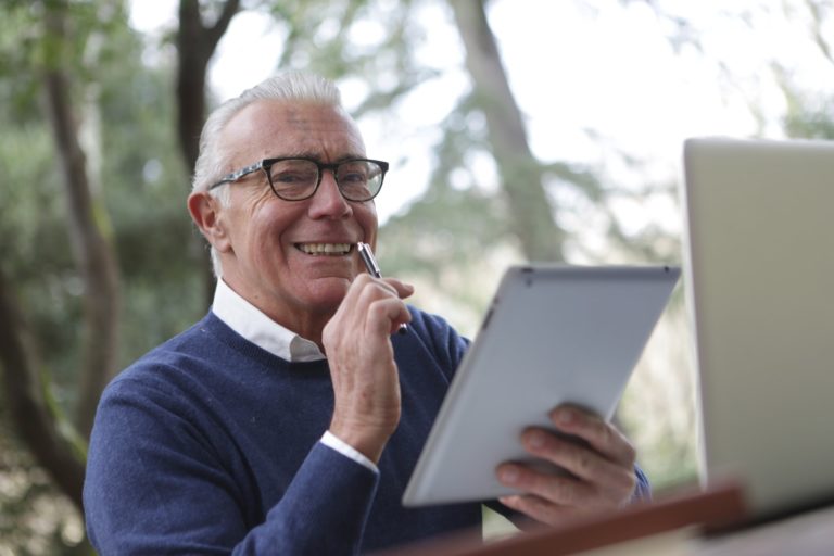 The Best Ways to Increase TechKnowledge for Older Adults