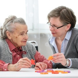 How to Recognize the First Signs of Dementia in a Family Member